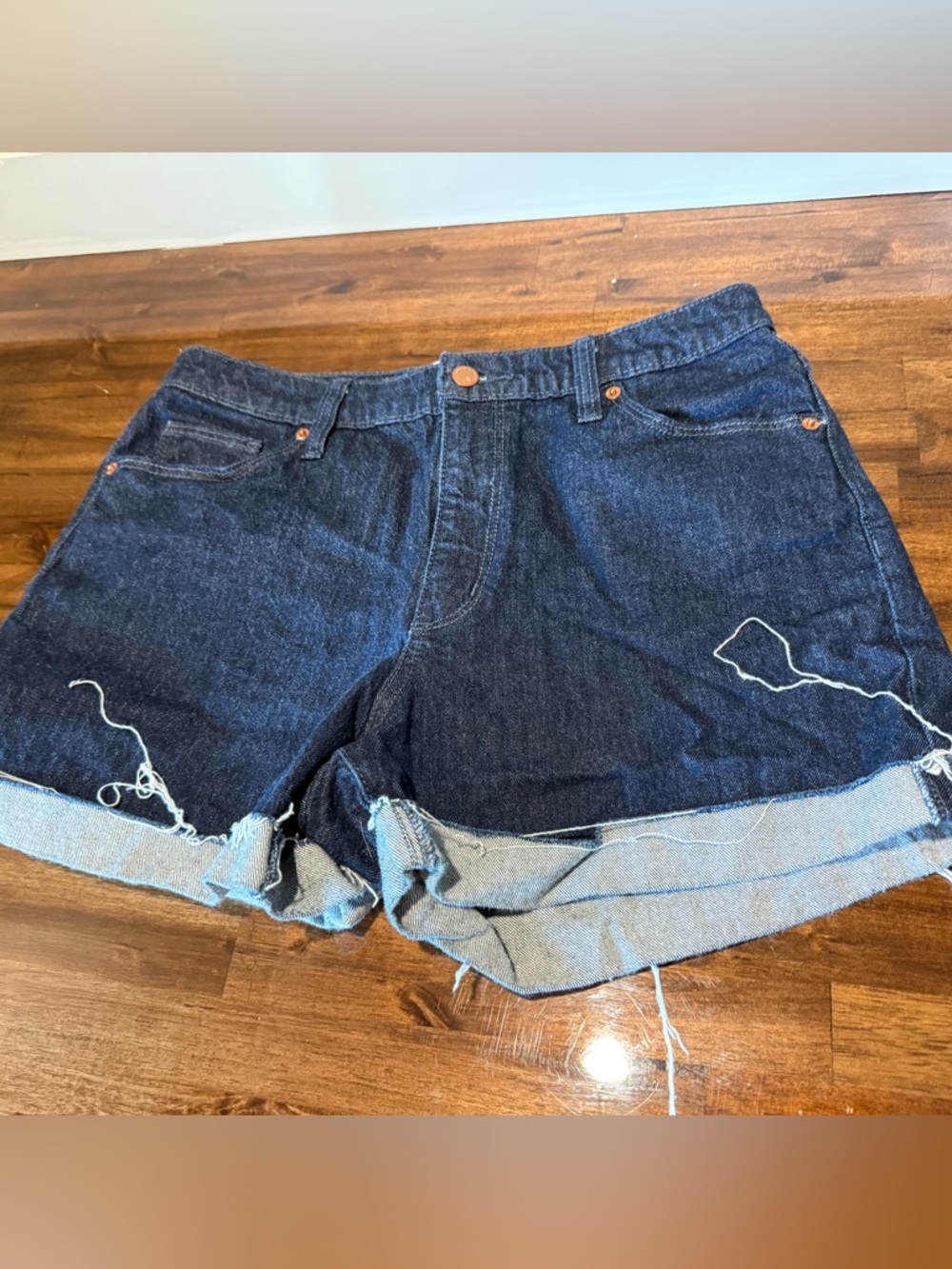 Universal Threads Dark Wash Denim Roll-Hem Women’s Shorts